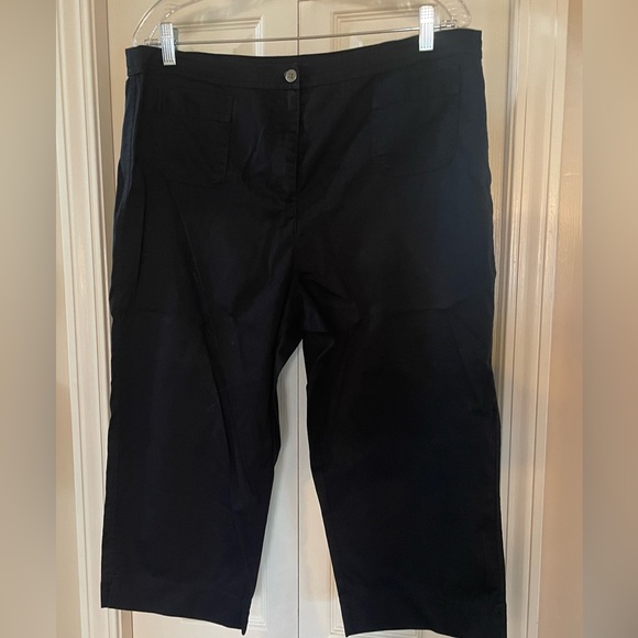 Chico’s capris-Black - Picture 2 of 3